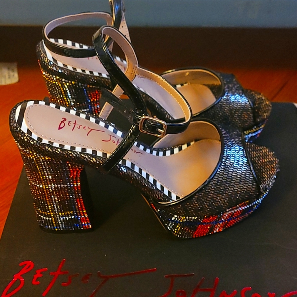 Size 6 Betsey Johnson Alaia heels - Picture 1 of 5